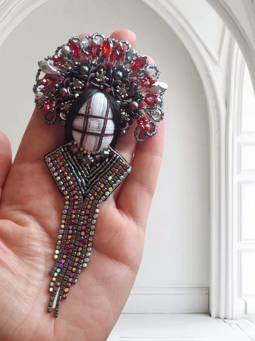 Брошка мотанка , тризуб