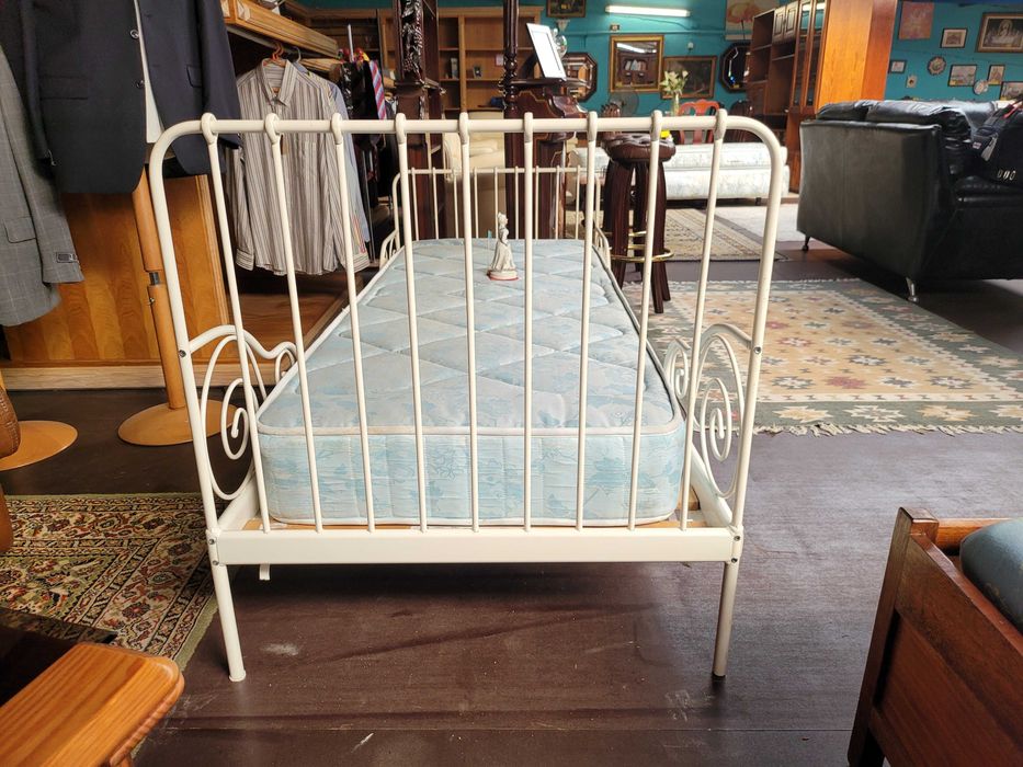 Adjustable-length iron bed – With slatted base and mattress – Est64409329338883123
