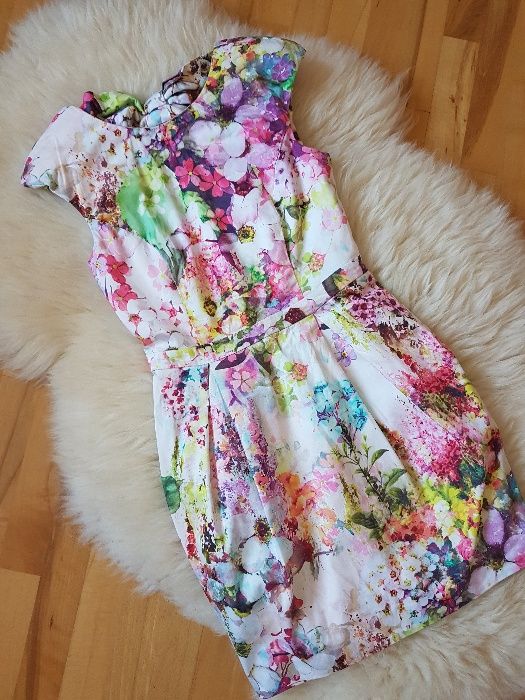 Sukienka w kwiaty River Island Tulipan 36