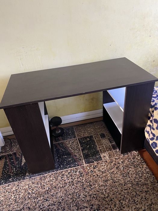 Продам сучасний стіл письмовий