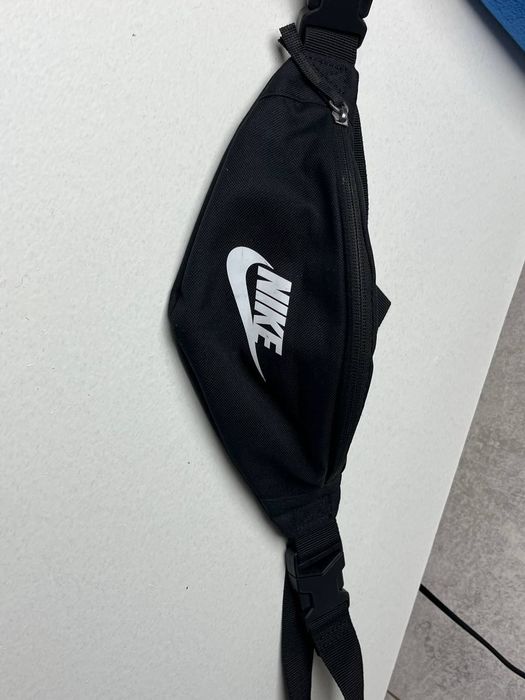 Бананка Nike на пояс
