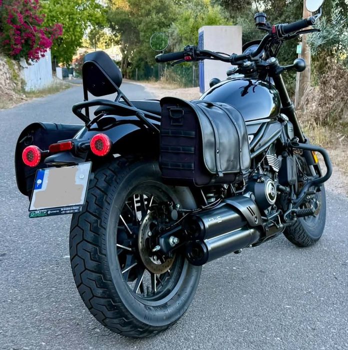 Moto com 2 anos garatiae muitos acessórios  extra