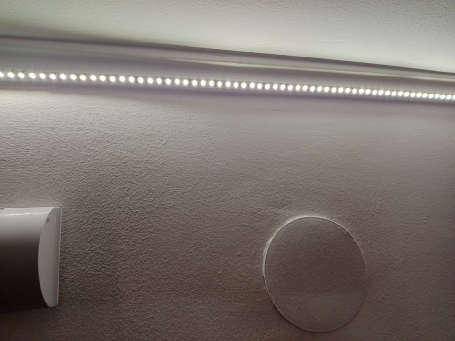 Светодиодная лента 2 м разом з акумулятором 800 грн