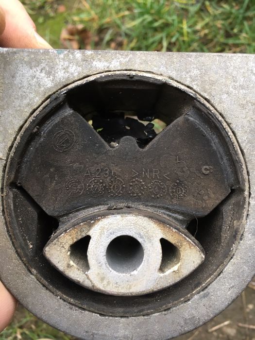 Моторна подушка vectra c 2.8 1335129080