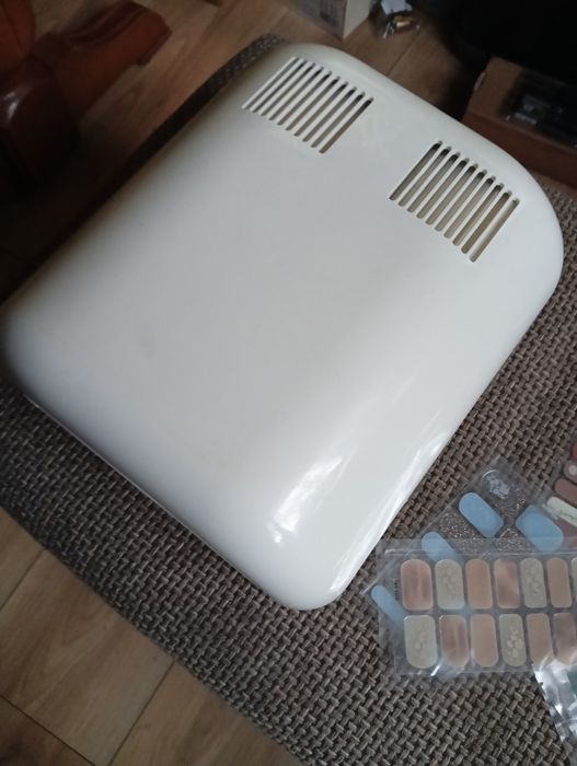 Sprzedam lampę UV i naklejki