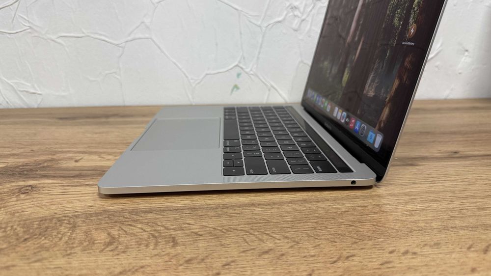 MacBook Pro 13 2019 – i5, 16GB RAM, 256GB SSD