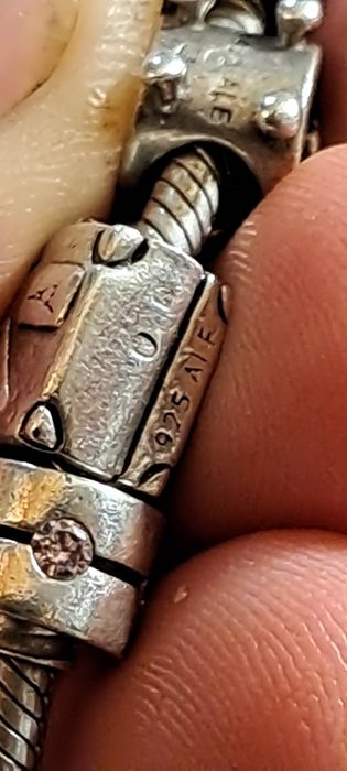 Pulseira em prata Pandora.