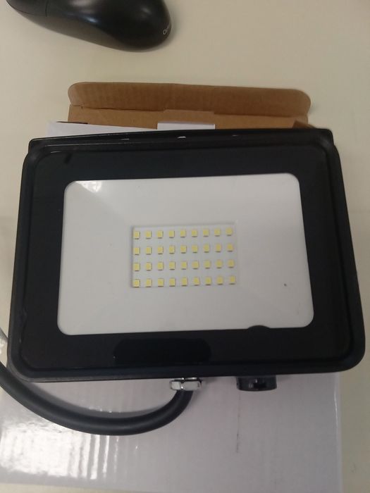 Projectores de leds 20w 2000lumens novos na caixa