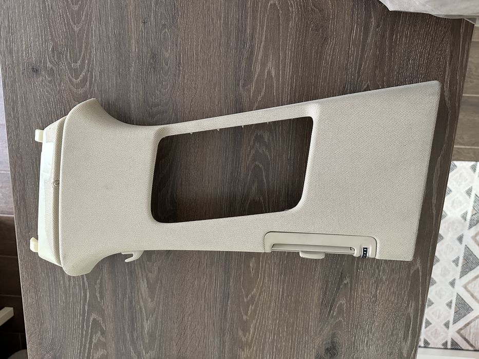 Обшивка стійки салону середня ліва - Audi Q7 4M