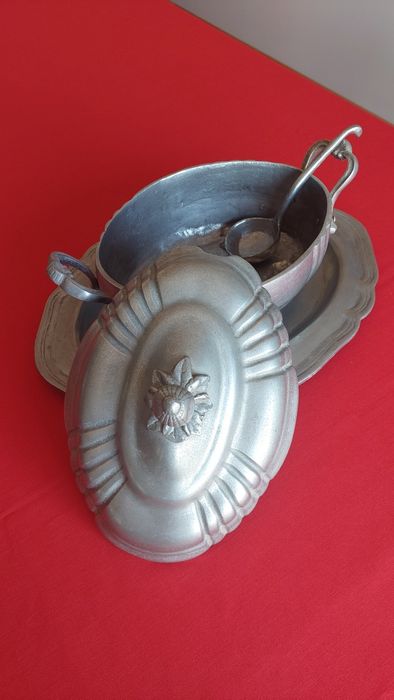 Conjunto de Terrina + Bandeja + Concha em estanho