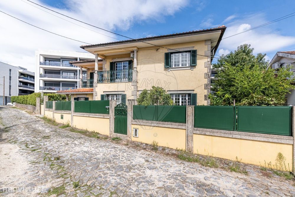 Moradia T5 para venda