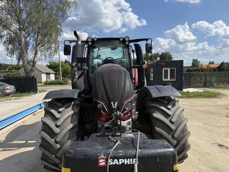 Valtra T214 Versus ciagnik rolniczy