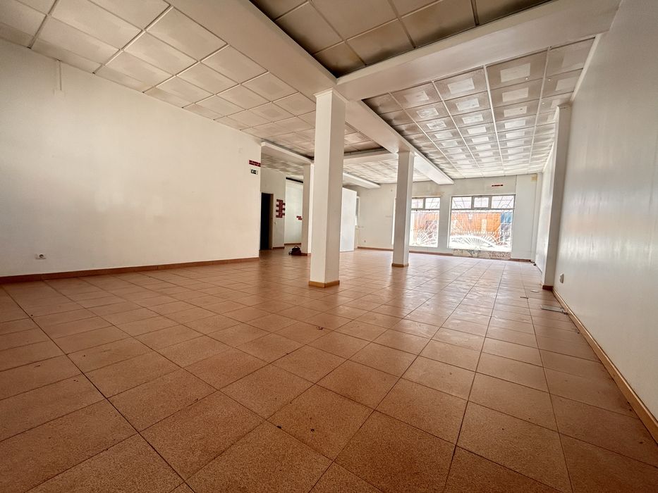 Loja em conversão para T2 | BAIXA DA BANHEIRA
