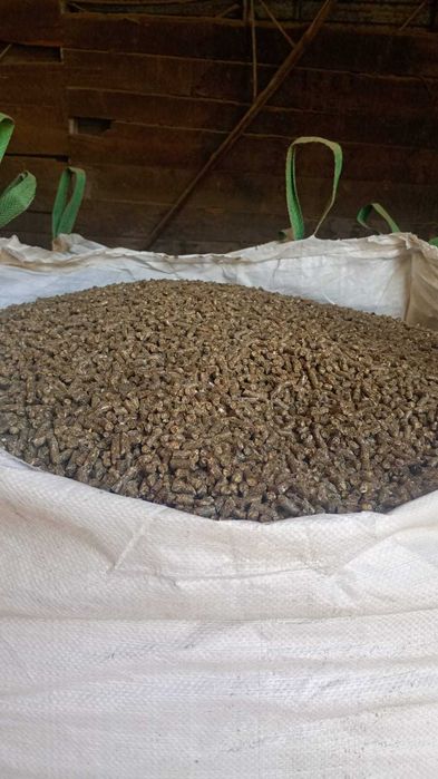 Pellet.   opałowy