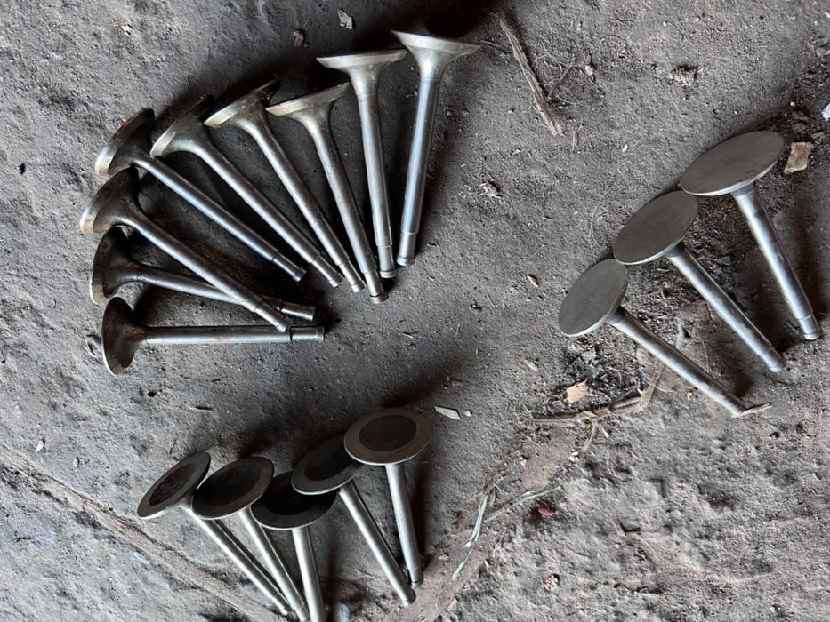 Клапана к мотоциклу Урал новые СССР