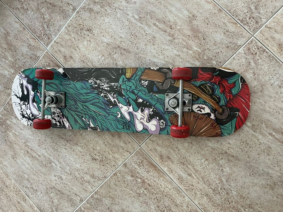 Skate Completo com Ilustração Samurai – Bom Estado