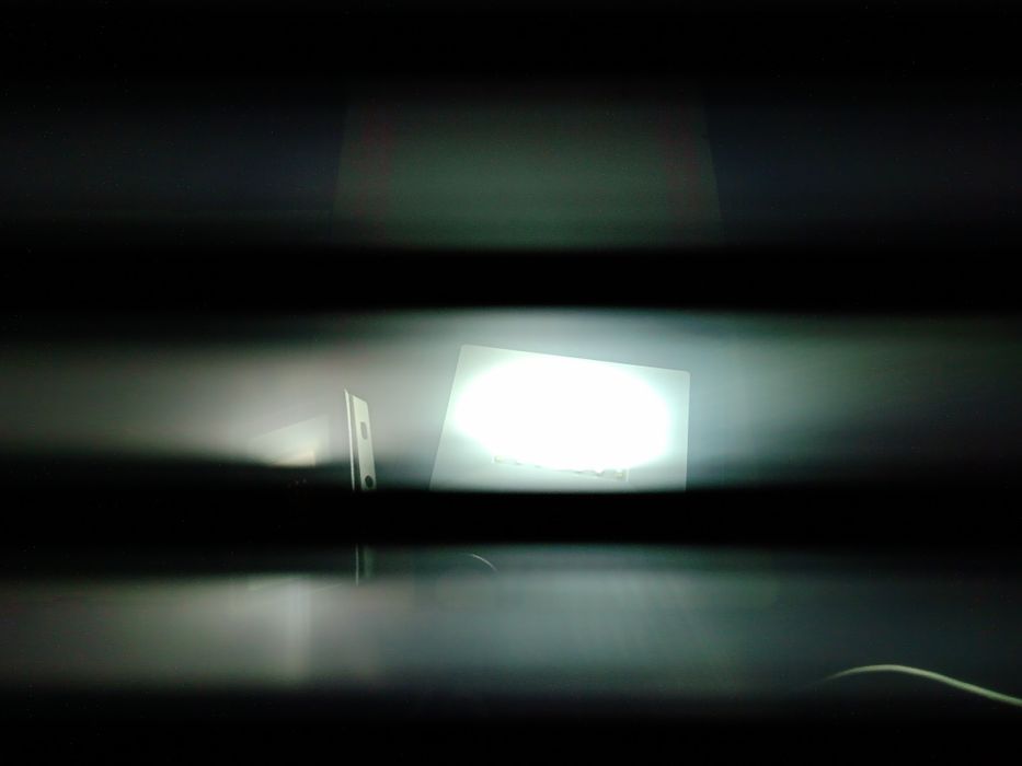 Гаражная лампа и два уличных фонаря