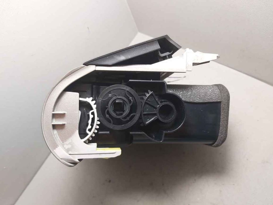Toyota Lexus IS 05-13 дефлектор повітроводу вентиляції салону LH DS5481 5566053070