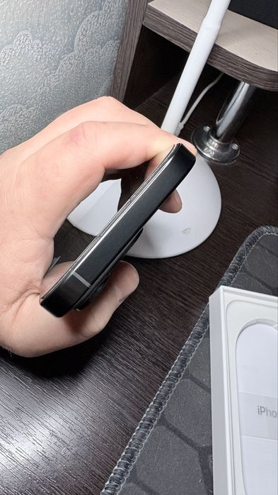 Продам iPhone 16 Pro Black Titanium 256gb Neverlock Фіз сім.