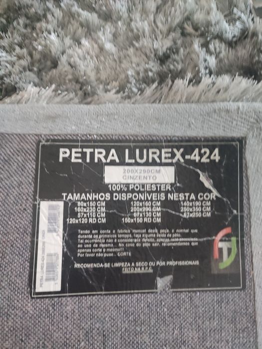 Carpetes pelo cinza