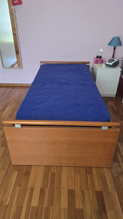 Cama individual com gaveta integrada e dois colchões