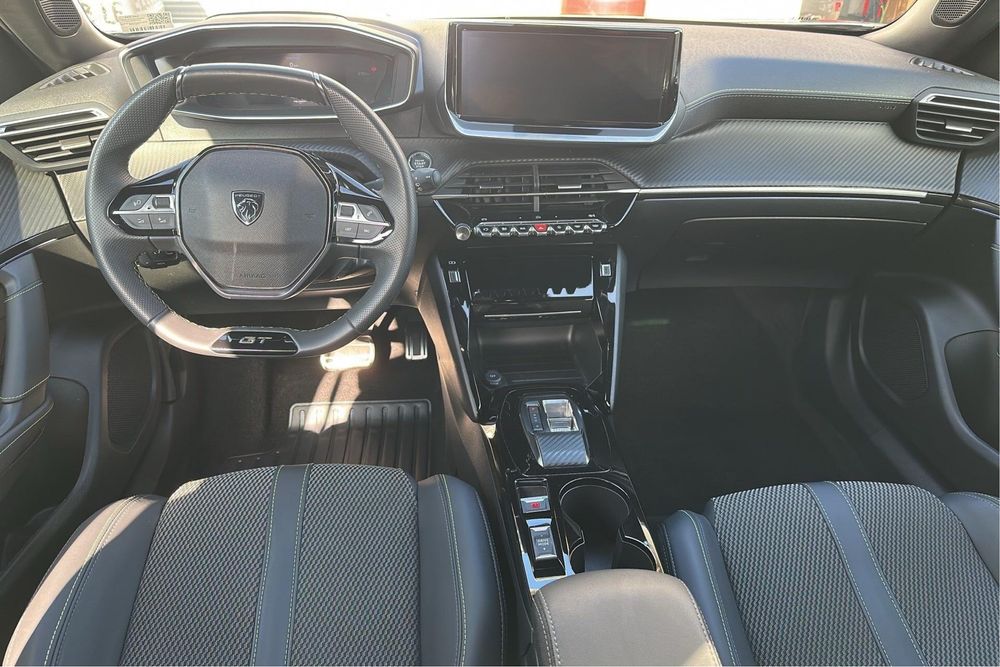Peugeot e-2008 GT Elétrico / 2025 / 5000km