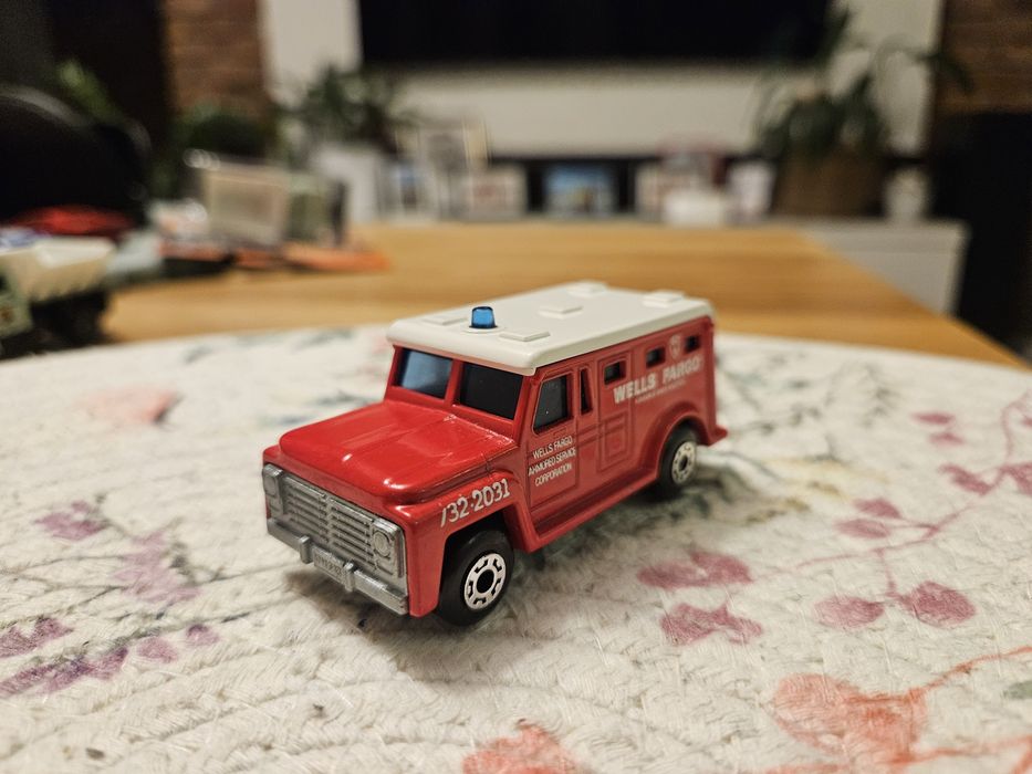 Armored Truck - Matchbox - super stan