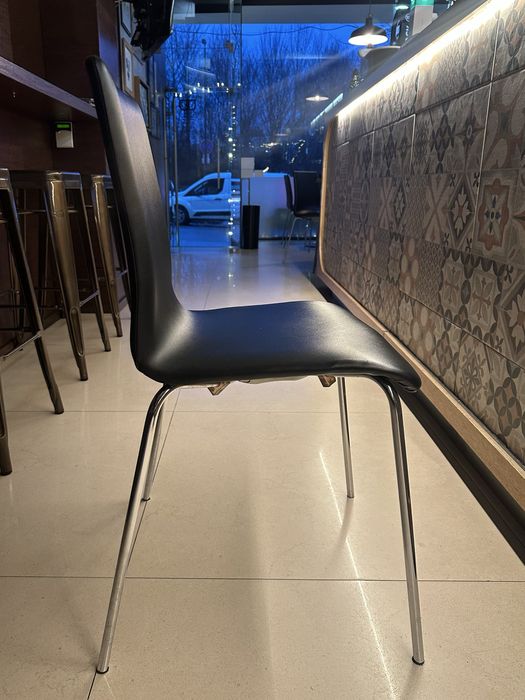 Cadeiras Pretas de restauração