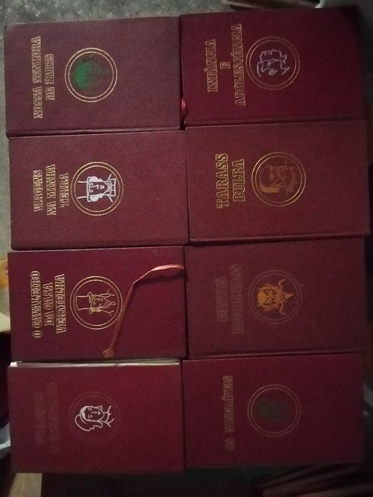 Vendo coleção de livros "32" preço negociável
