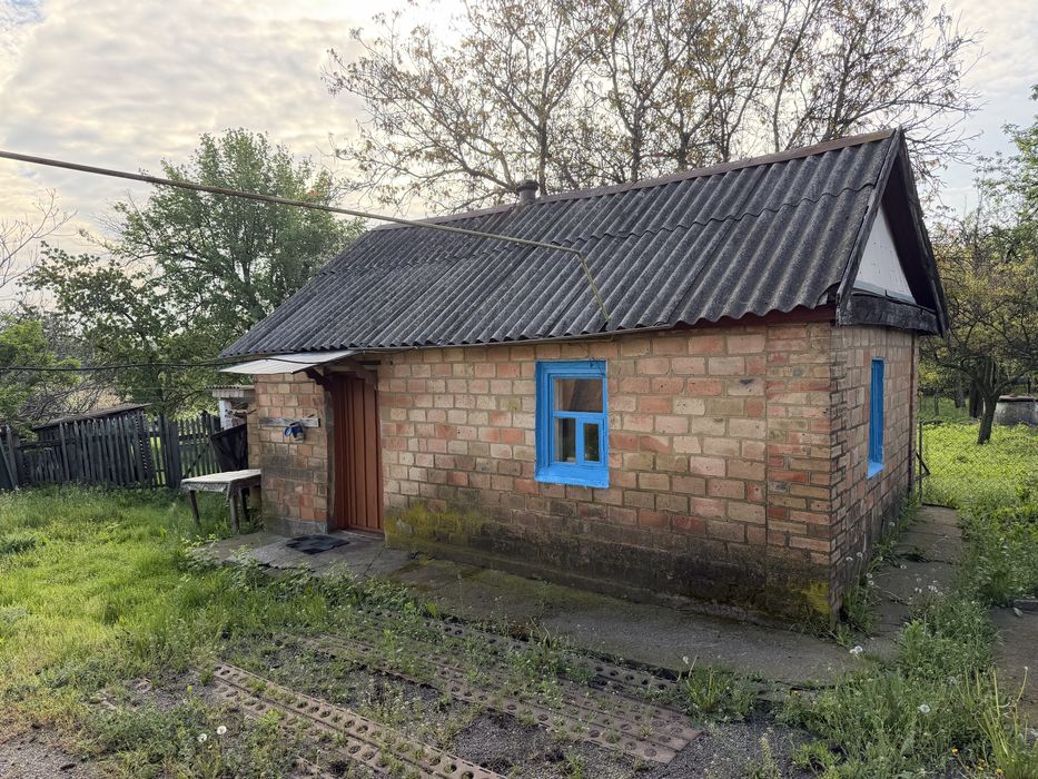 Дім з земельною ділянкою в с. Веселівка