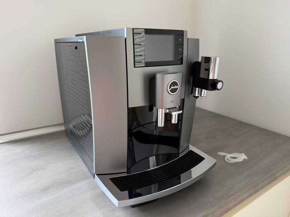 JURA E8 EC Dark Inox – ekspres automatyczny