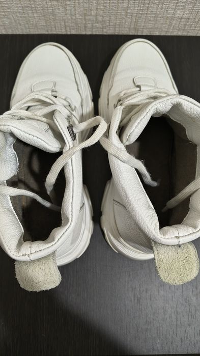 Кросівки жіночі шкіряні