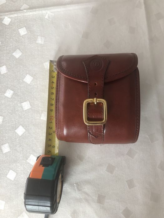 Porta-cintos em pele