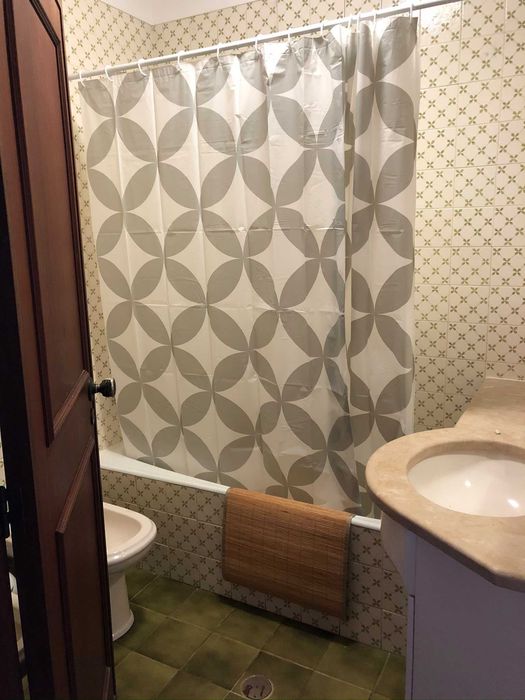 Quarto com cama de casal perto da estação CP Aveiro