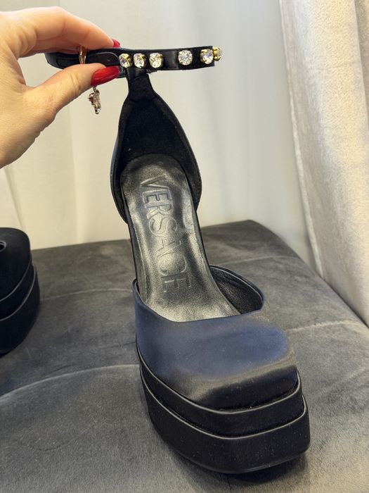 Босоножки туфли Versace