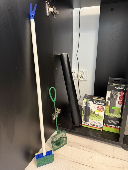 Akwarium 80x35x40 z szafką i wyposazeniem