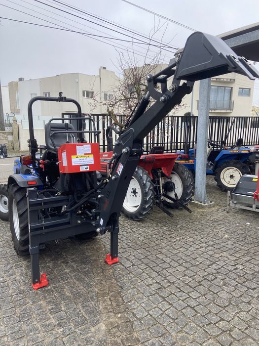 Retroescavadora para mini trator