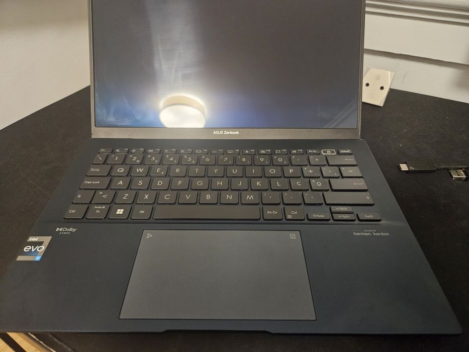 Asus Zenbook 14" I7-1360p 16GB