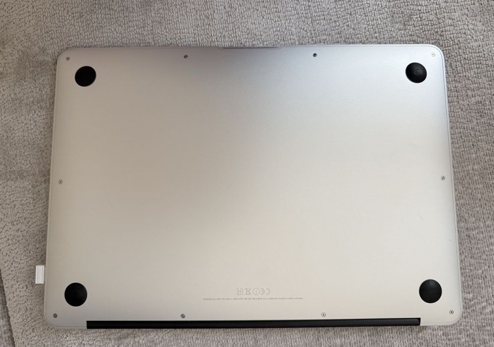 MacBook Air 13" | Stan Idealny | 8GB RAM | Niezawodny Klasyk