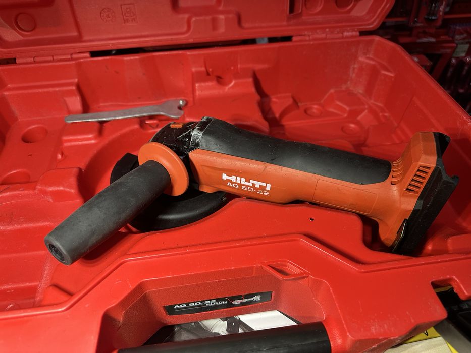 Безщіткова аккумуляторна болгарка Hilti AG 5D 22 Nuron в кейсі