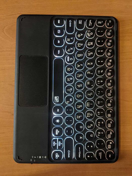 Bluetooth клавіатура підсвіткою і тачпадом
