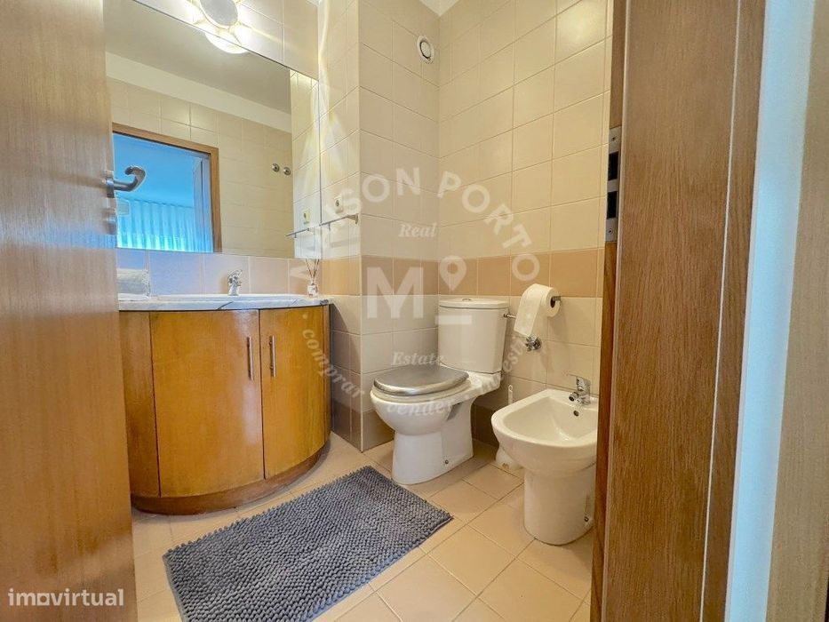 Apartamento T3 com Jardim Privativo, Estacionamento, Totalmente Mob...