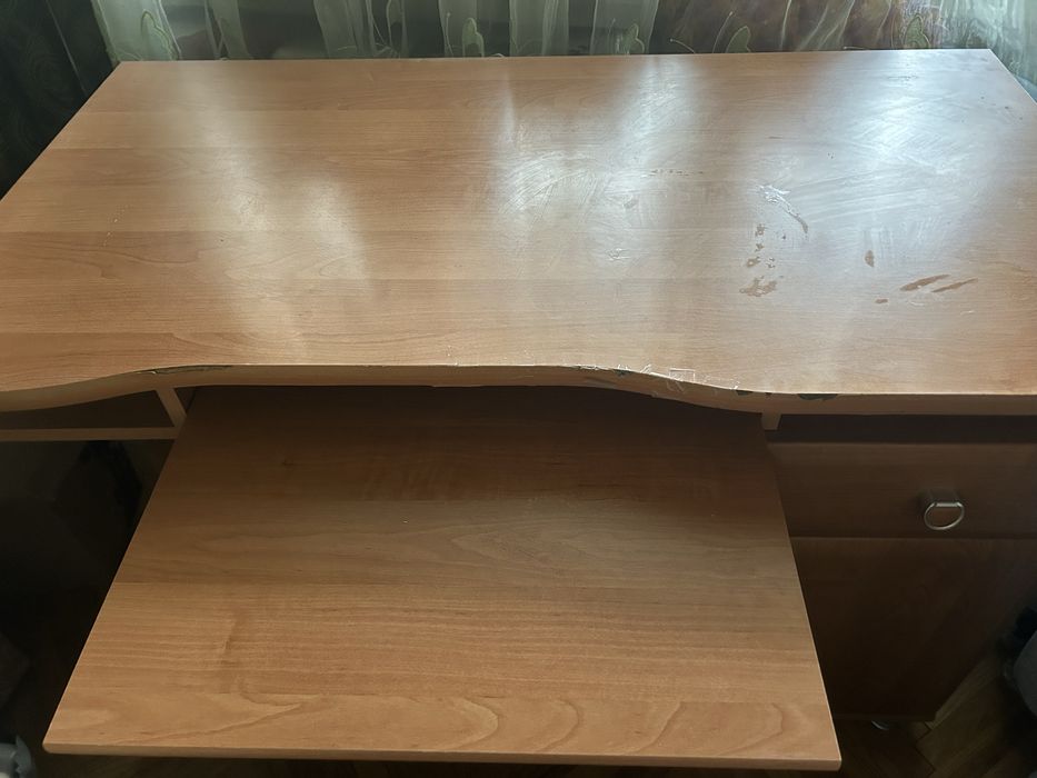 Стіл письмовий школяру/студенту