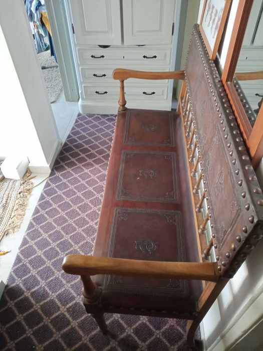 Banco vintage de 3 lugares em pele.