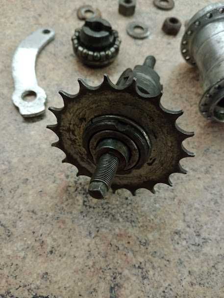 Втулка в сборе и стакан заднего колеса