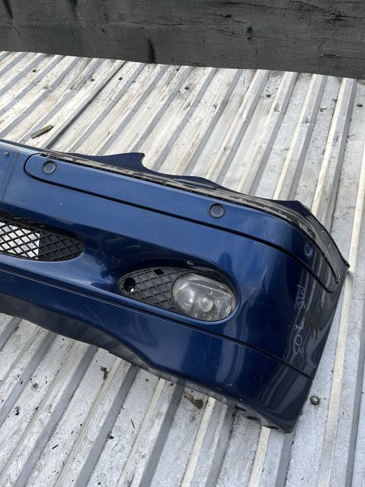 Бампер передній Mercedes w203 c-klass чорний, синій