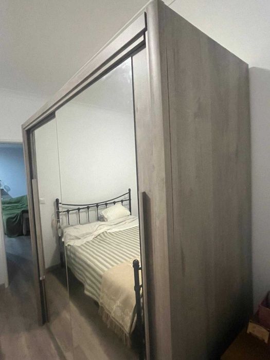 Roupeiro c/Espelhos 230 euros