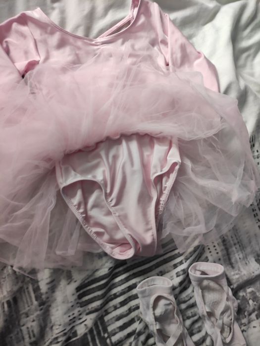 Strój baletowy hm 110 i baletki pudrowy róż