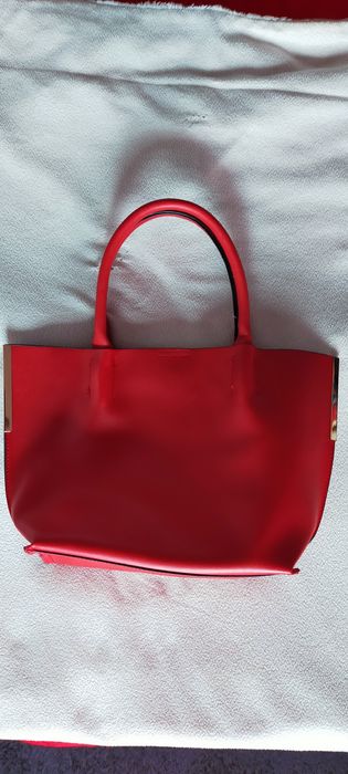 Mala vermelha de senhora