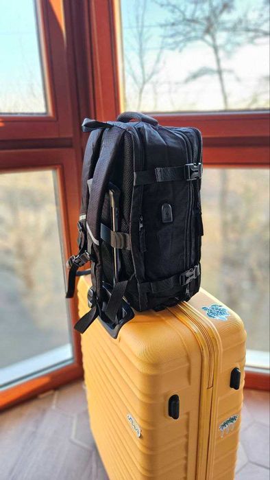 Plecak Do Samolotu 40x30x20 Turystyczny USB 2w1 Zestaw z Kosmetyczką